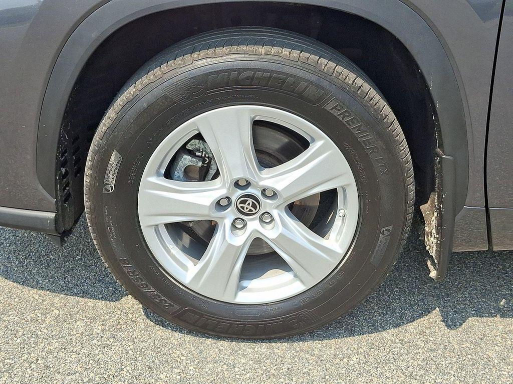 used 2023 Toyota Highlander car, priced at $33,992