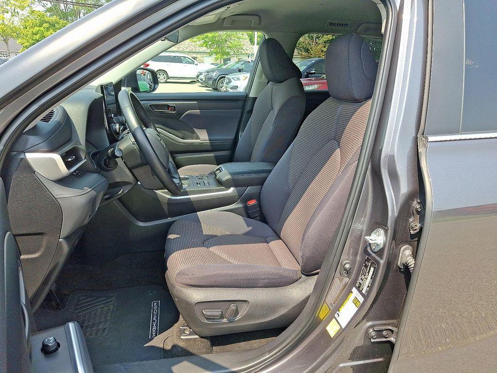 used 2023 Toyota Highlander car, priced at $33,992