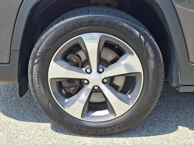 used 2019 Jeep Cherokee car, priced at $16,992
