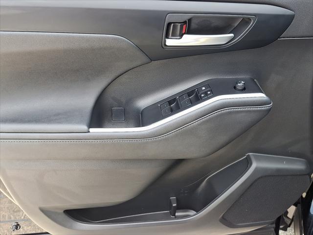 used 2023 Toyota Highlander car, priced at $39,491