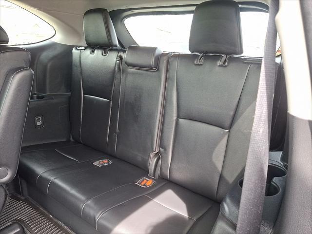used 2022 Toyota Highlander car, priced at $38,690