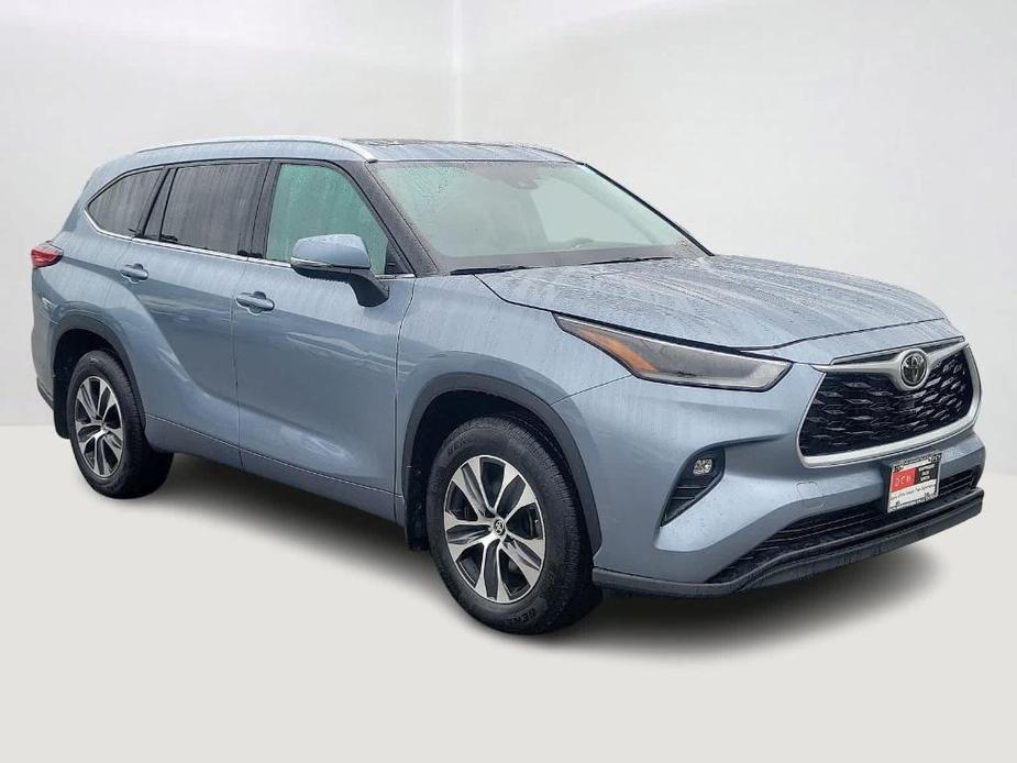 used 2021 Toyota Highlander car, priced at $34,491