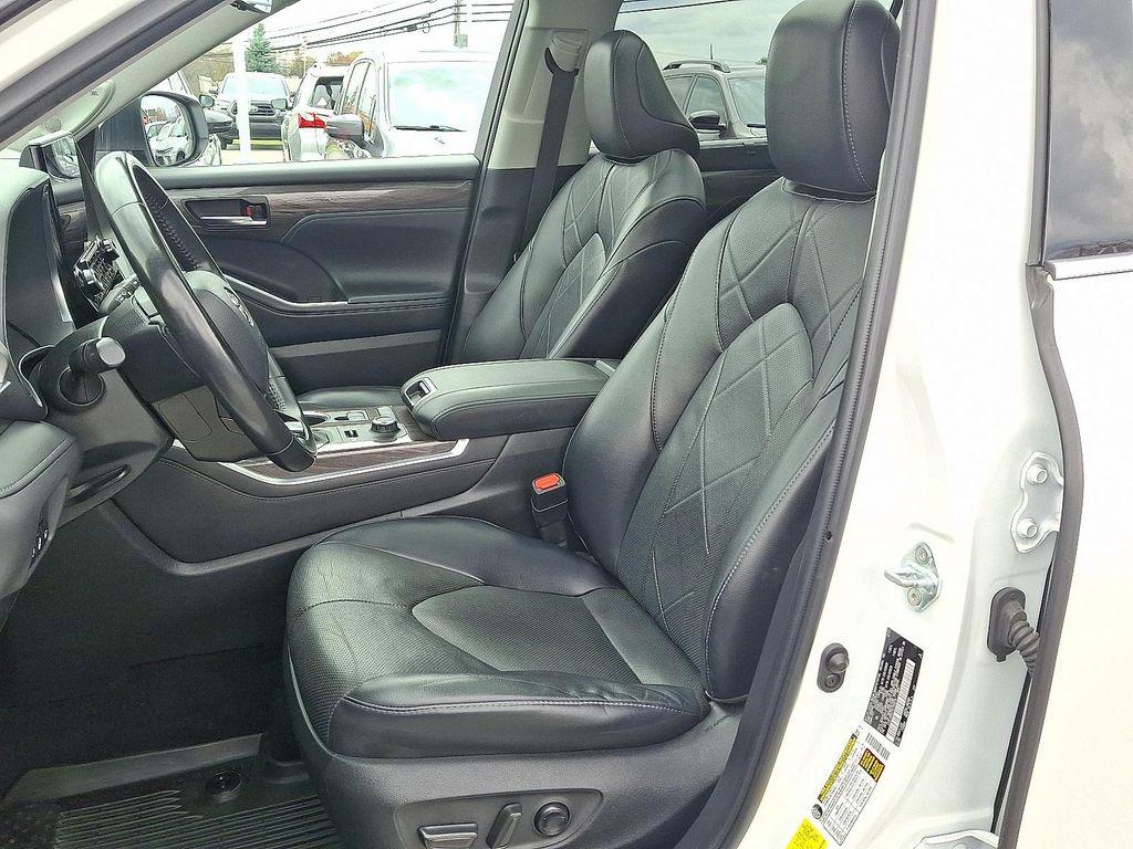 used 2022 Toyota Highlander car, priced at $39,990