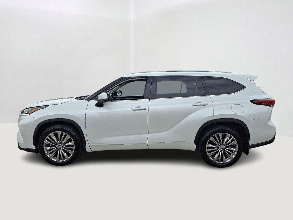 used 2022 Toyota Highlander car, priced at $39,990