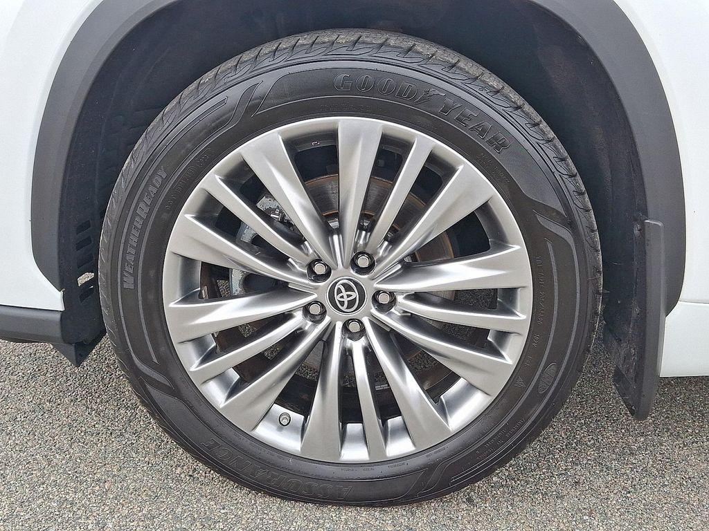 used 2022 Toyota Highlander car, priced at $39,990