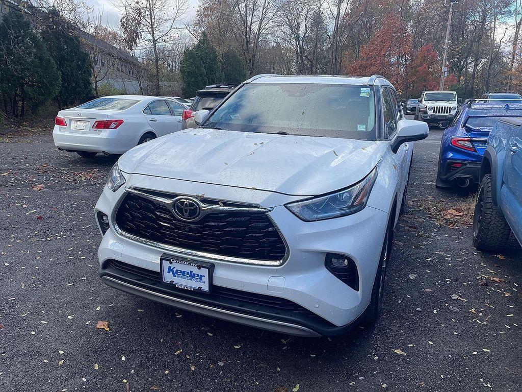 used 2022 Toyota Highlander car, priced at $39,990