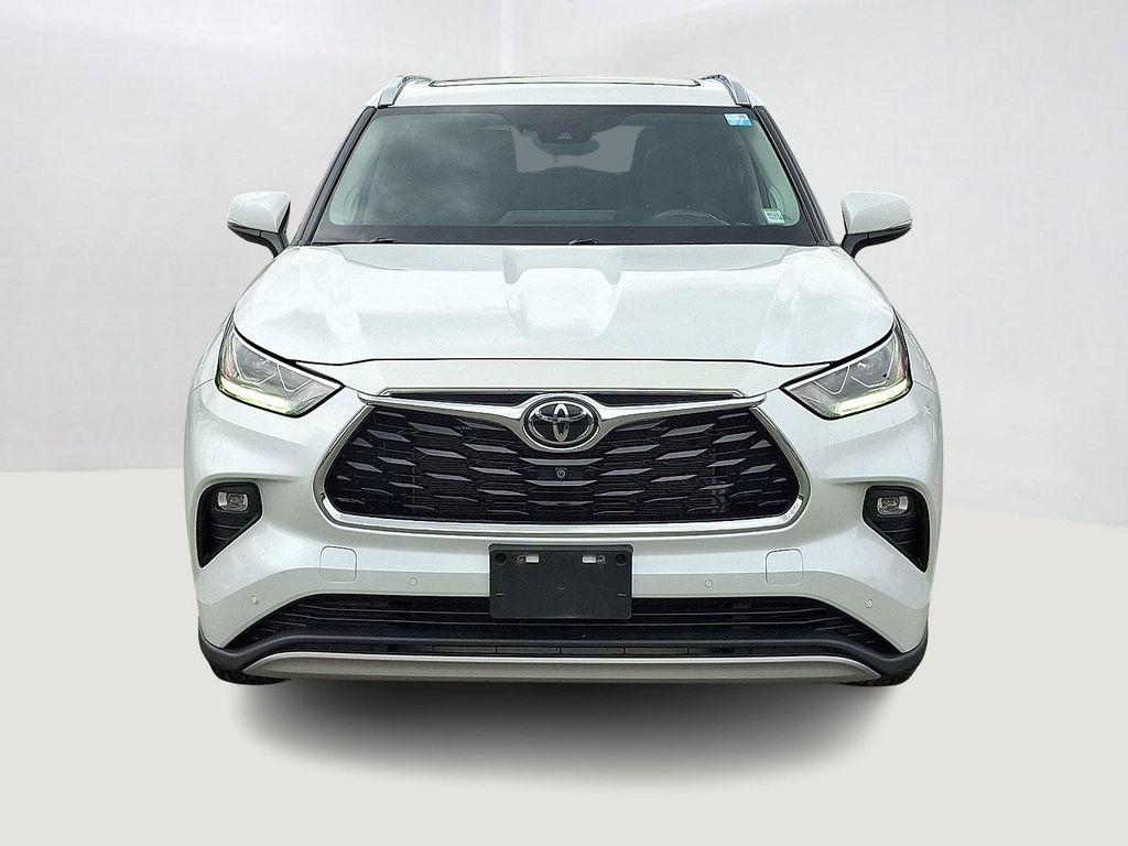 used 2022 Toyota Highlander car, priced at $39,990