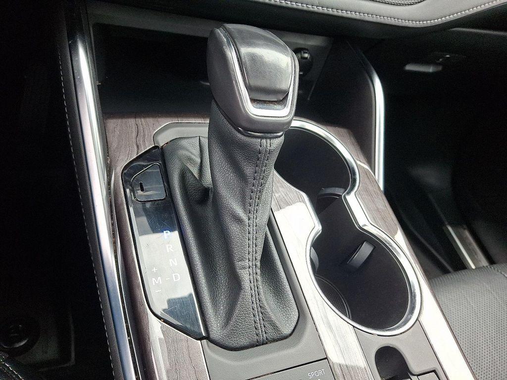 used 2022 Toyota Highlander car, priced at $39,990