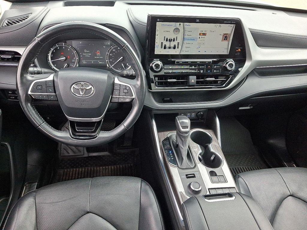 used 2022 Toyota Highlander car, priced at $39,990