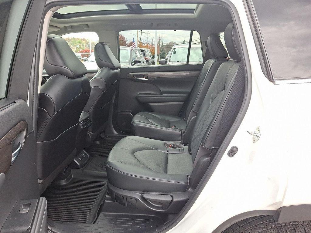 used 2022 Toyota Highlander car, priced at $39,990