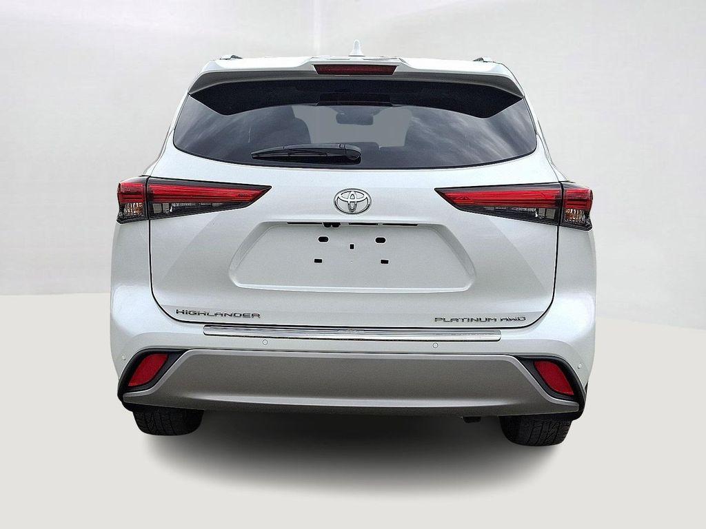 used 2022 Toyota Highlander car, priced at $39,990