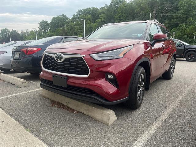 used 2022 Toyota Highlander car, priced at $37,990