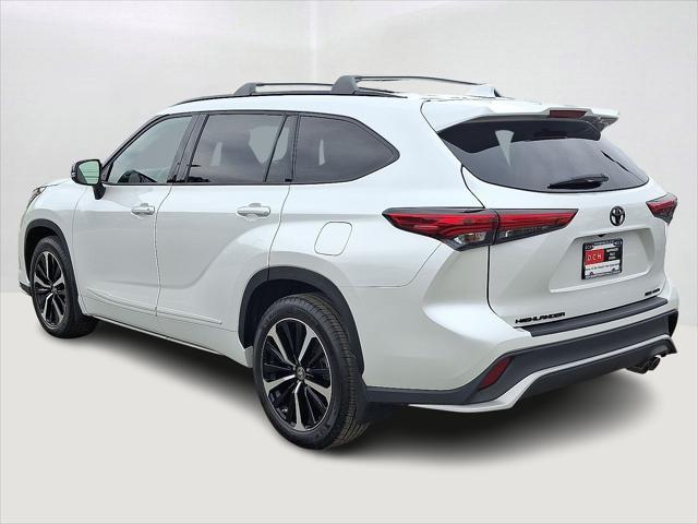 used 2022 Toyota Highlander car, priced at $37,993