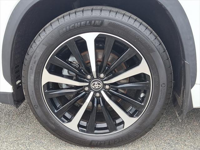 used 2022 Toyota Highlander car, priced at $37,993
