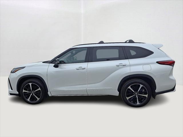 used 2022 Toyota Highlander car, priced at $37,993