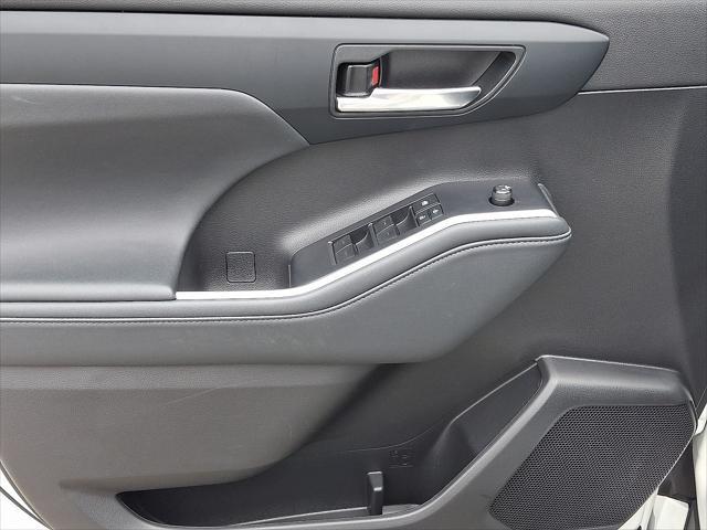used 2022 Toyota Highlander car, priced at $37,993