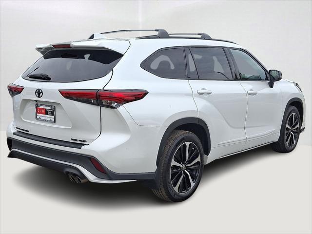used 2022 Toyota Highlander car, priced at $37,993