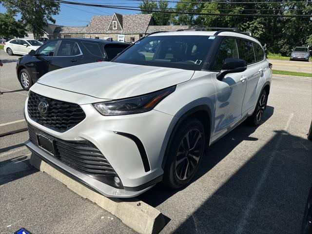 used 2022 Toyota Highlander car, priced at $38,990