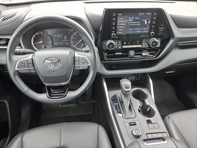 used 2022 Toyota Highlander car, priced at $37,993