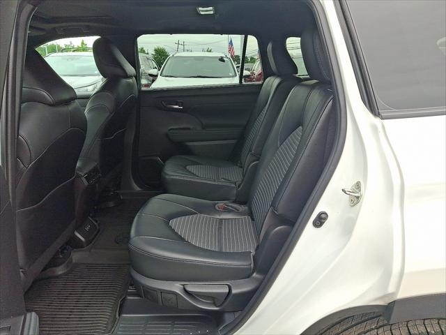 used 2022 Toyota Highlander car, priced at $37,993