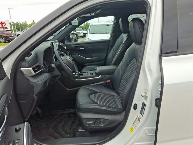 used 2022 Toyota Highlander car, priced at $37,993
