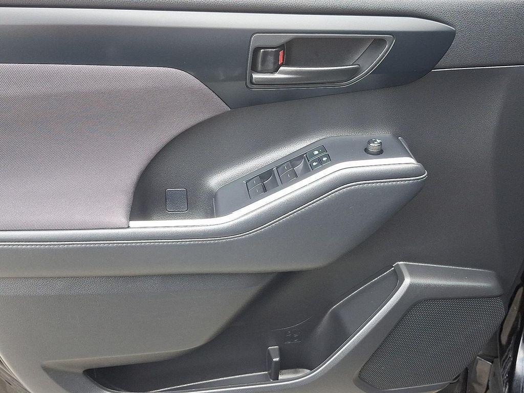 used 2022 Toyota Highlander car, priced at $32,491
