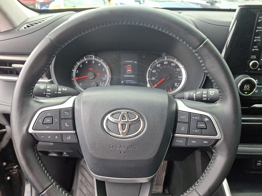used 2022 Toyota Highlander car, priced at $32,491