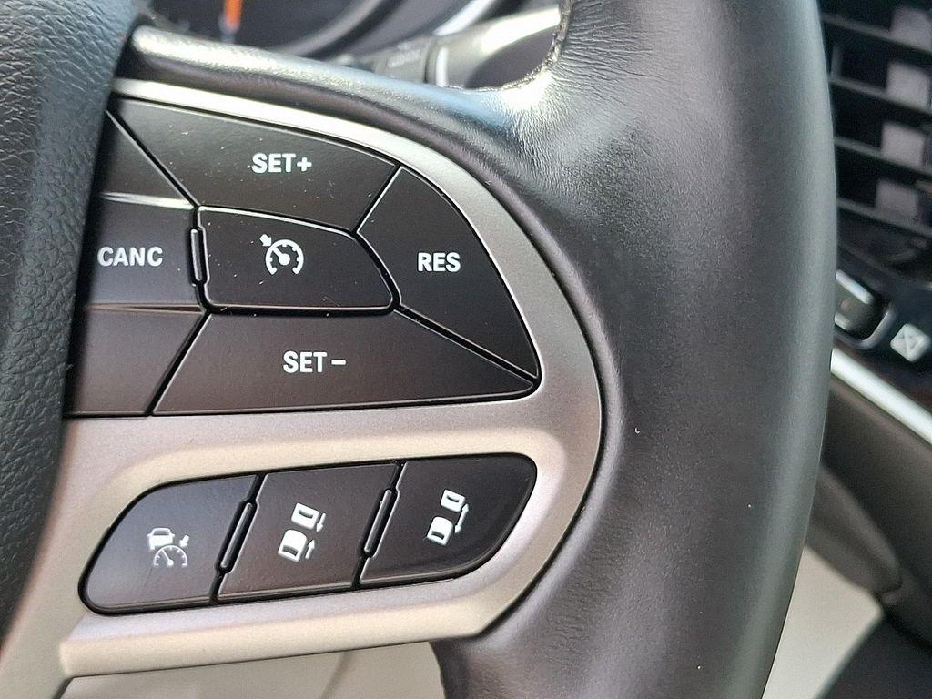 used 2019 Jeep Cherokee car, priced at $12,995