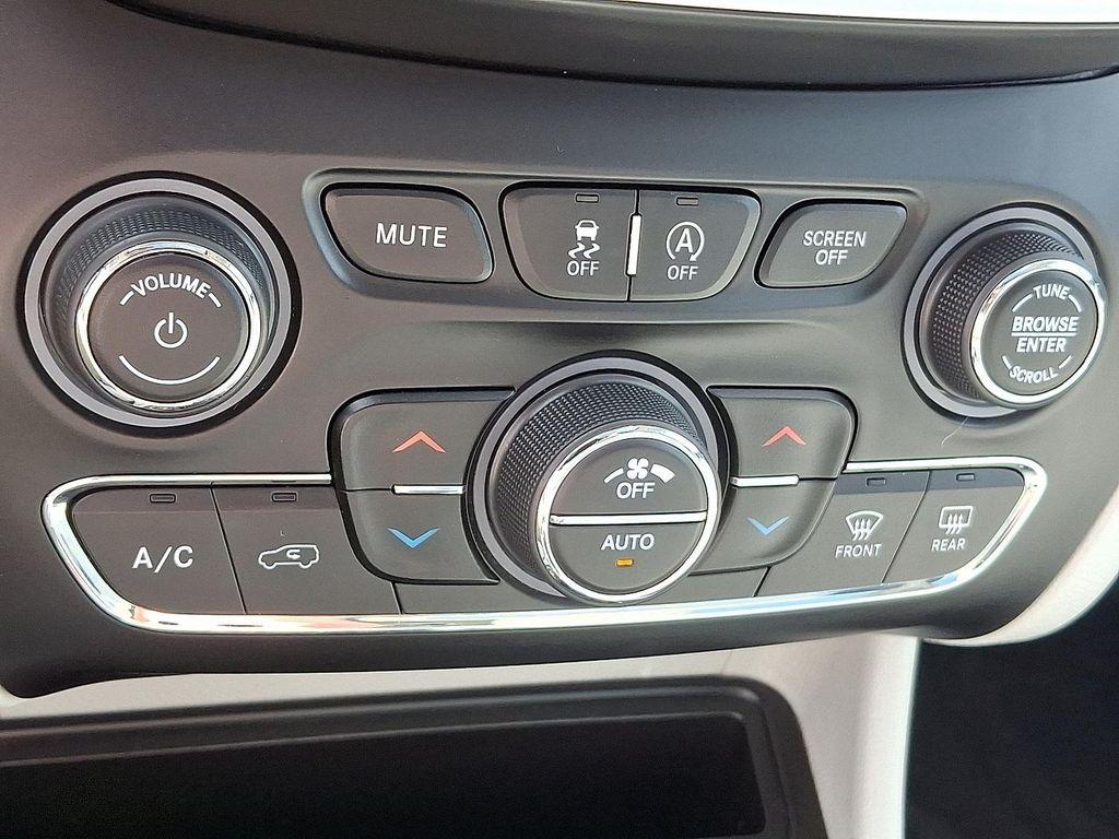 used 2019 Jeep Cherokee car, priced at $12,995