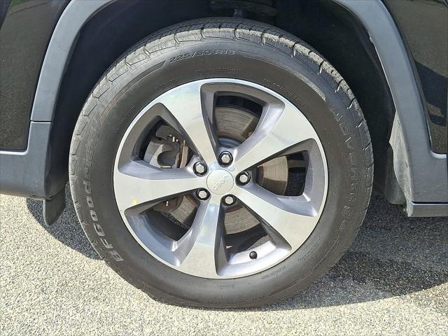 used 2019 Jeep Cherokee car, priced at $14,791
