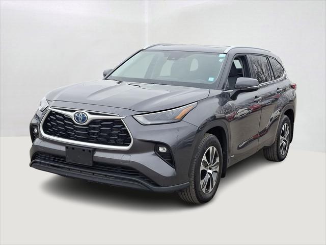 used 2022 Toyota Highlander Hybrid car, priced at $40,492