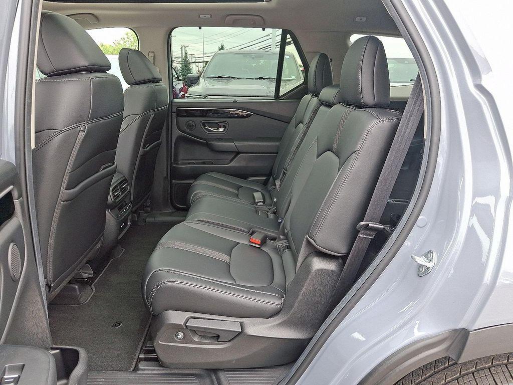 used 2025 Honda Pilot car, priced at $44,992