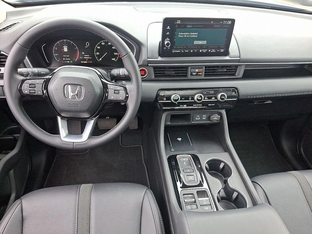 used 2025 Honda Pilot car, priced at $44,992
