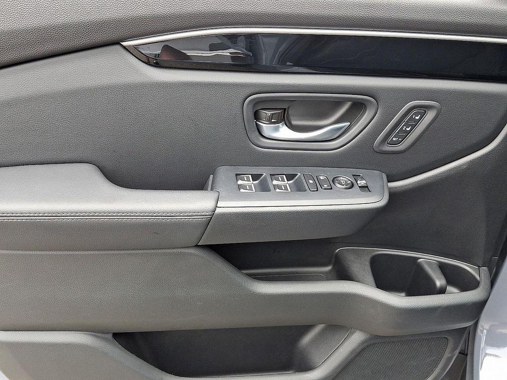 used 2025 Honda Pilot car, priced at $44,992