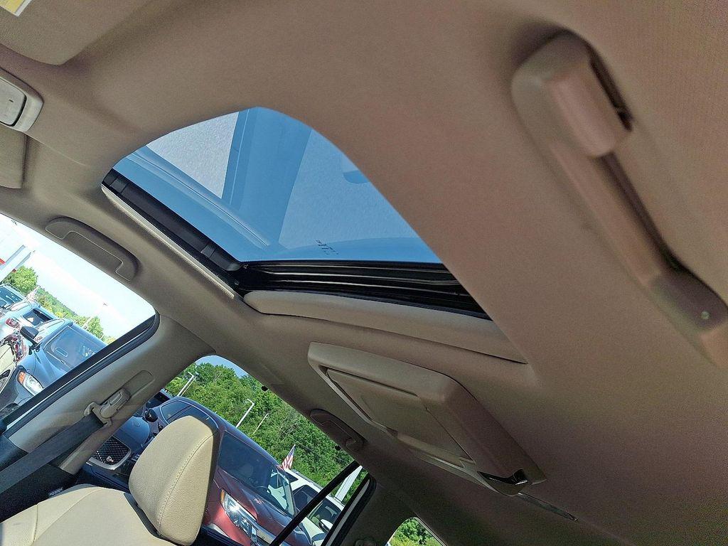 used 2022 Honda Pilot car, priced at $31,492