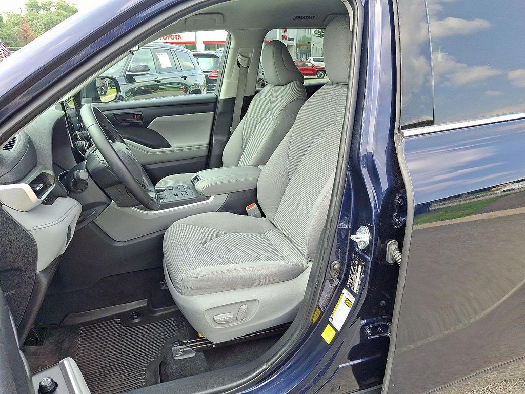 used 2022 Toyota Highlander car, priced at $29,892