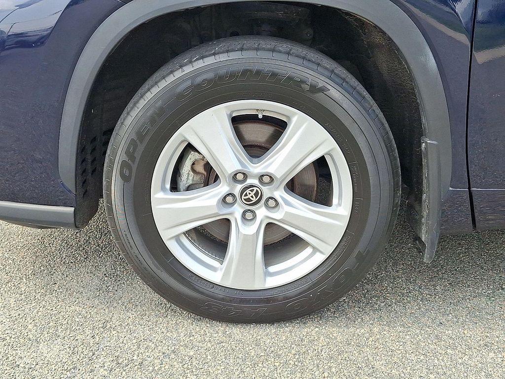 used 2022 Toyota Highlander car, priced at $29,892