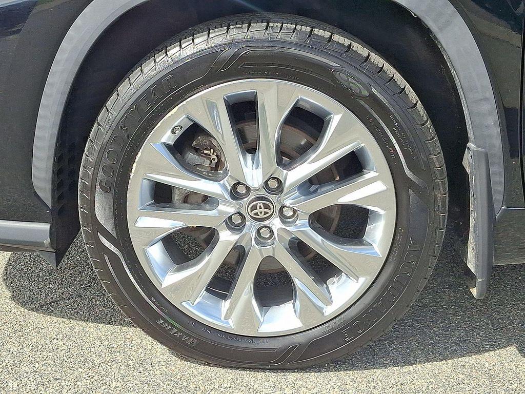 used 2020 Toyota Highlander car, priced at $32,792