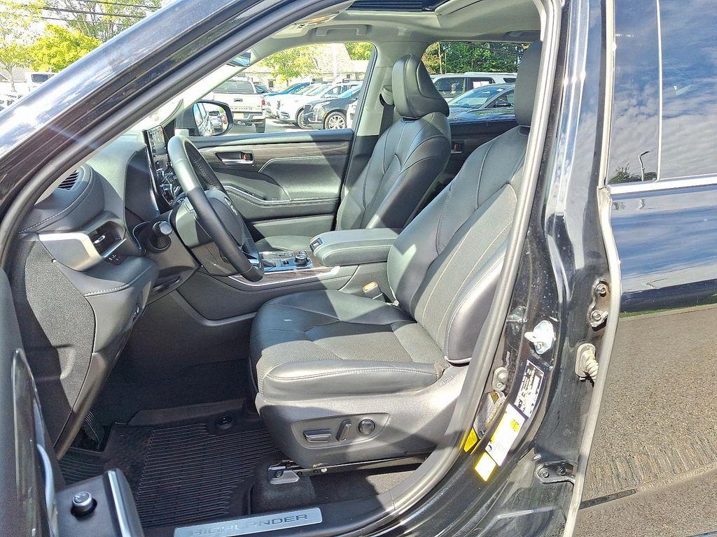 used 2020 Toyota Highlander car, priced at $32,792