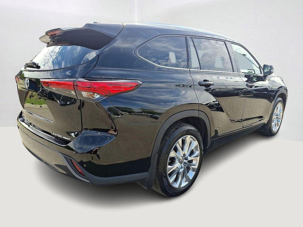 used 2020 Toyota Highlander car, priced at $32,792
