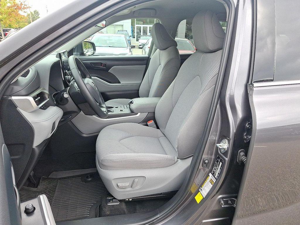 used 2022 Toyota Highlander Hybrid car, priced at $34,992
