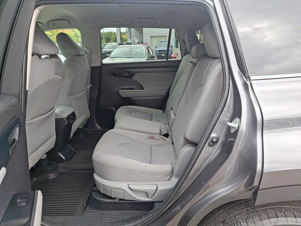 used 2022 Toyota Highlander Hybrid car, priced at $34,992