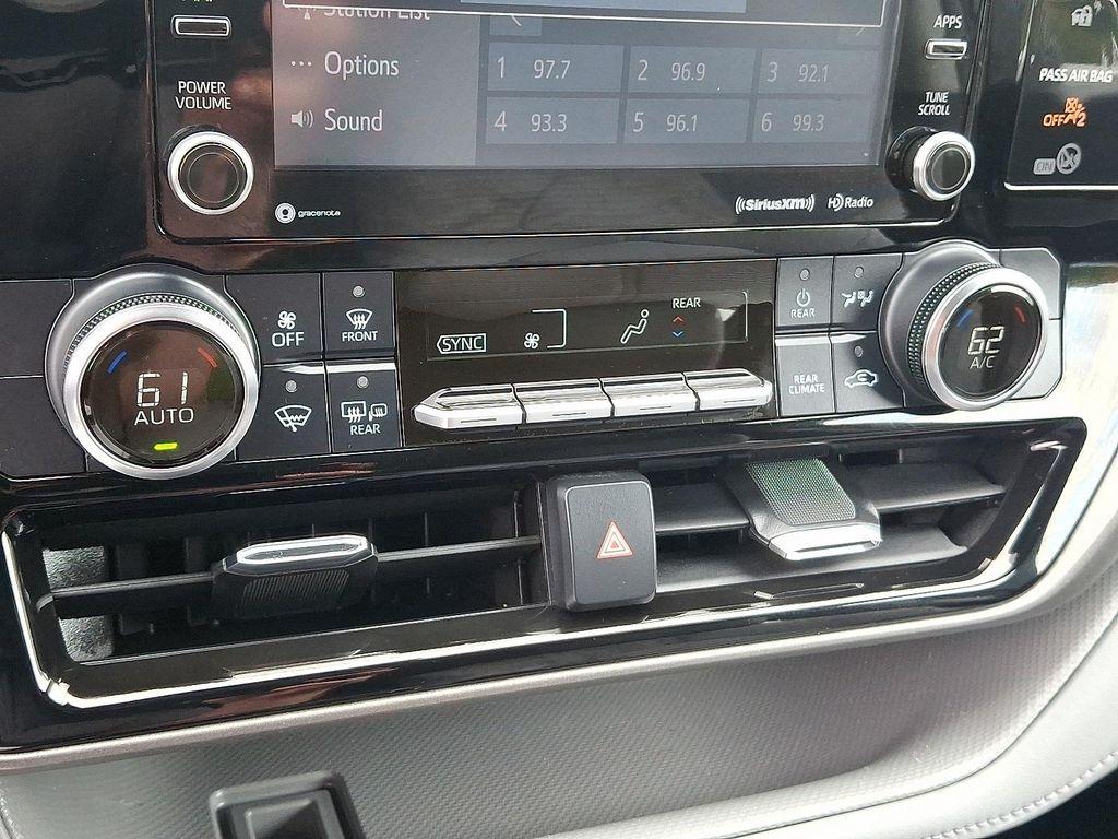 used 2022 Toyota Highlander Hybrid car, priced at $34,992