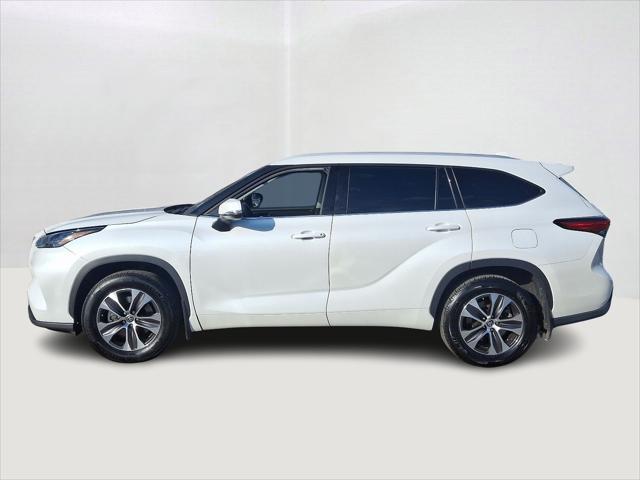 used 2022 Toyota Highlander car, priced at $31,992