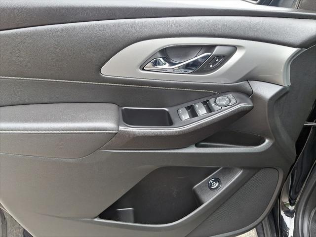 used 2023 Chevrolet Traverse car, priced at $33,493