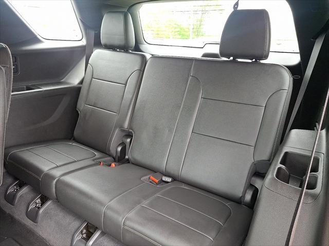 used 2023 Chevrolet Traverse car, priced at $33,493