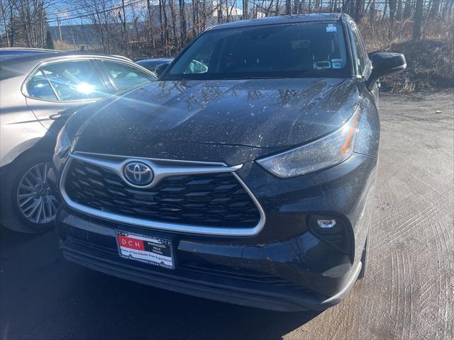 used 2022 Toyota Highlander Hybrid car, priced at $34,990