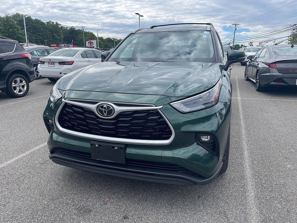 used 2023 Toyota Highlander car, priced at $39,990