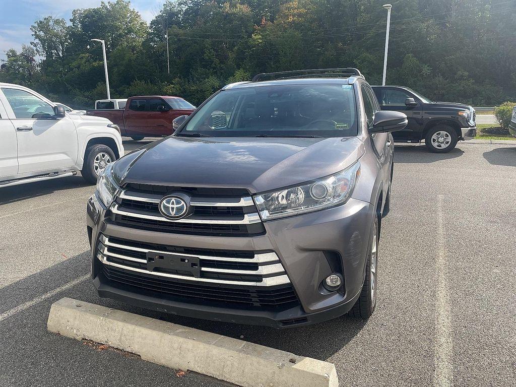 used 2019 Toyota Highlander Hybrid car, priced at $31,990