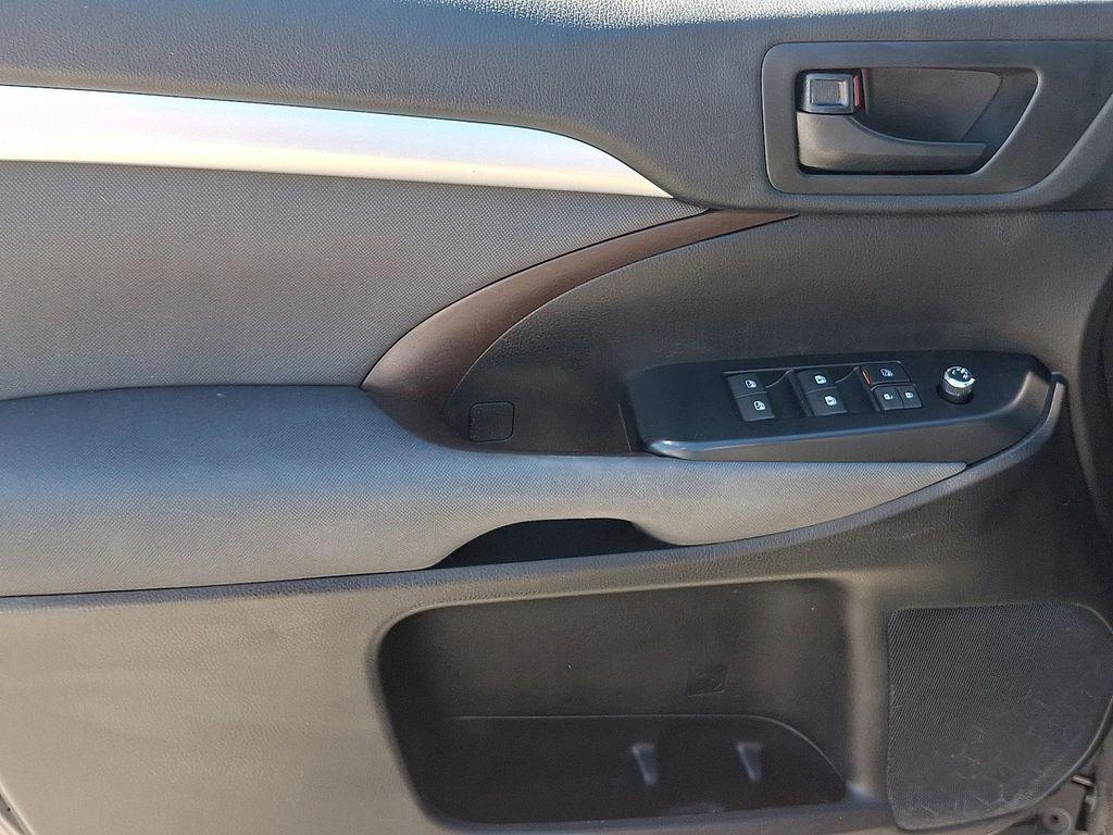 used 2019 Toyota Highlander car, priced at $16,993